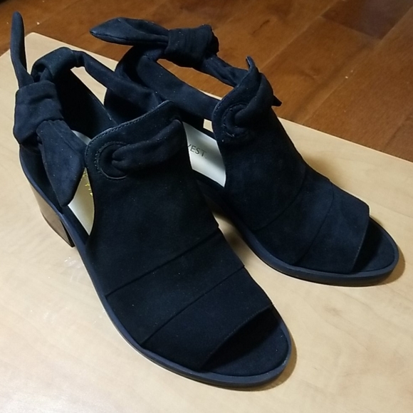 Shoes - Picture 2 of 4